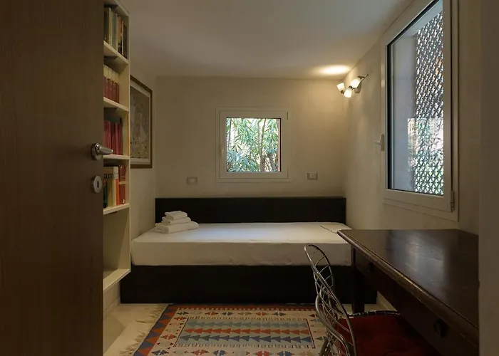 Apartment Trastevere Art And Books Luxury