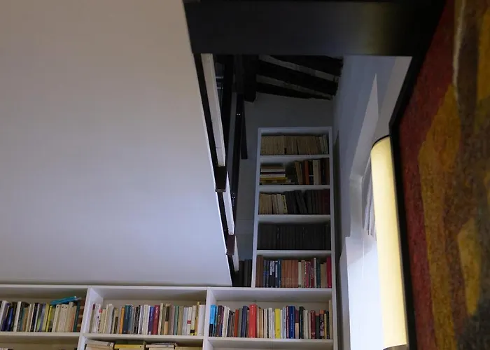 Trastevere Art And Books Luxury Apartment